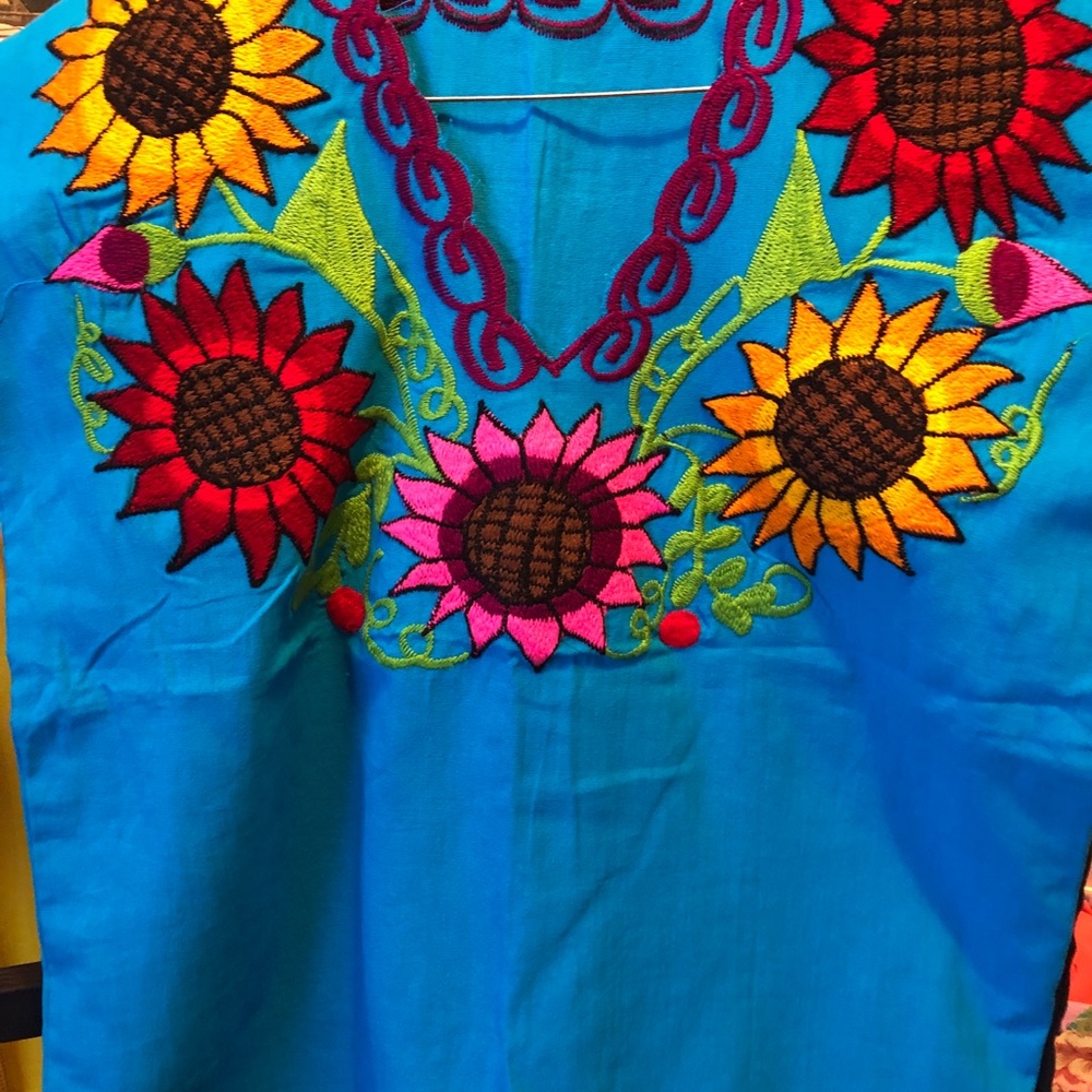 Embroided blouses - Picture 3 of 5